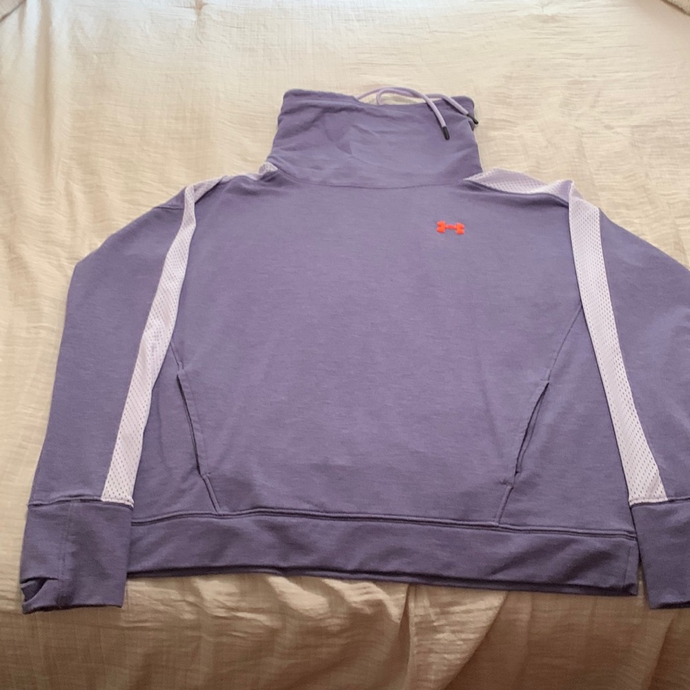 Women’s Under-armor sweatshirt. Size M